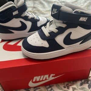 Nike court borough mid 2